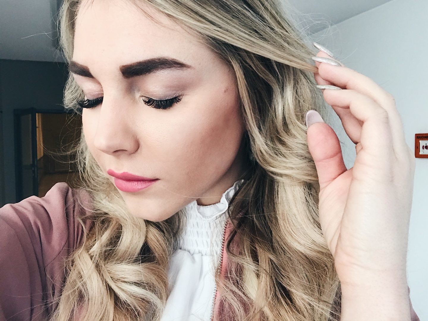 LASHES LOVE: EXCELLENT LOOK.